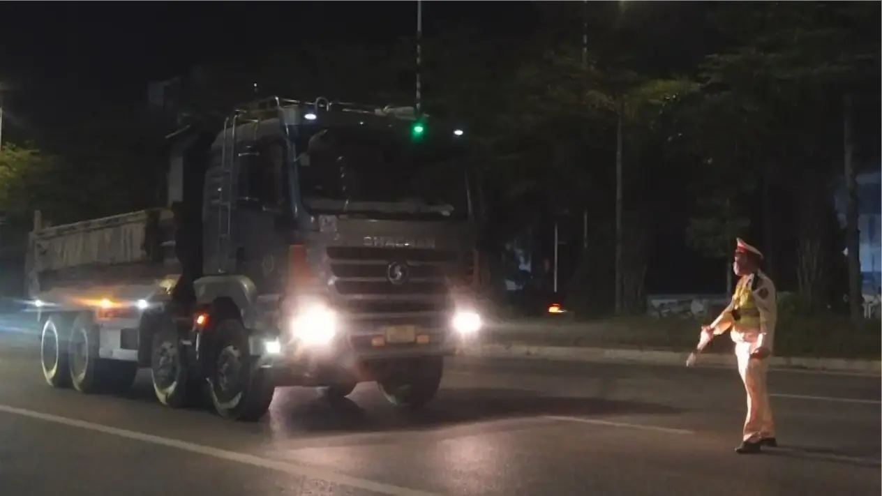 Ngăn chặn vi phạm tải trọng dịp cuối năm